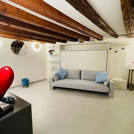 Twin Hearts البندقية